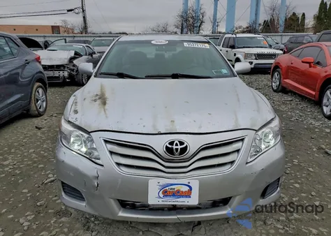 2010 Toyota Camry Base z USA, uszkodzony, nr VIN 4T1BF3EK9AU113261